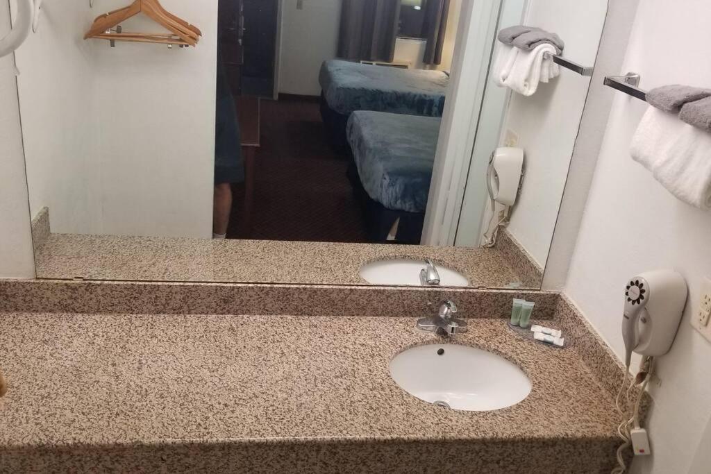 Osu Queen Hotel Room 118 Booking Stillwater Bagian luar foto
