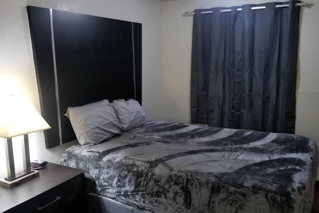 Osu Queen Hotel Room 118 Booking Stillwater Bagian luar foto