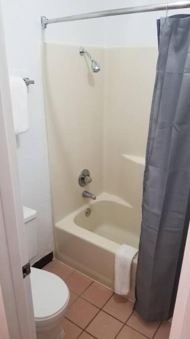 Osu Queen Hotel Room 118 Booking Stillwater Bagian luar foto