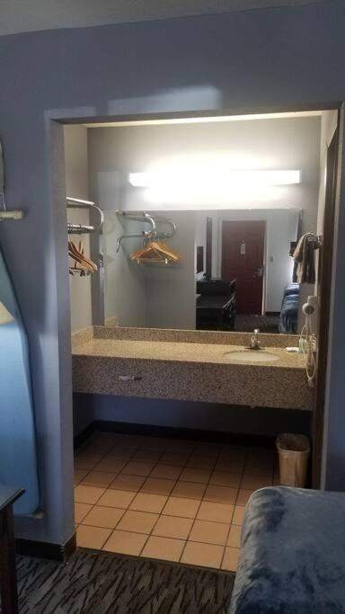 Osu Queen Hotel Room 118 Booking Stillwater Bagian luar foto