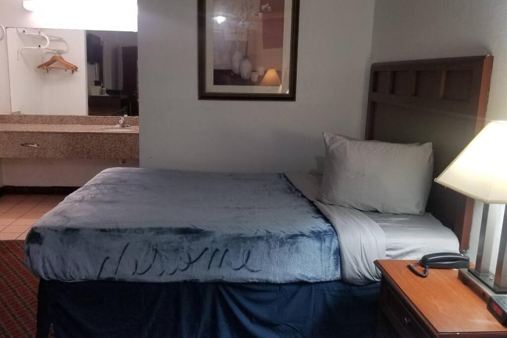 Osu Queen Hotel Room 118 Booking Stillwater Bagian luar foto